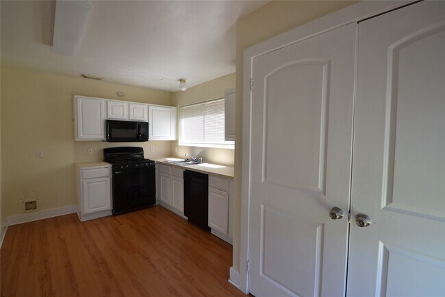 Building Photo - 3811 E Traditions Ct
