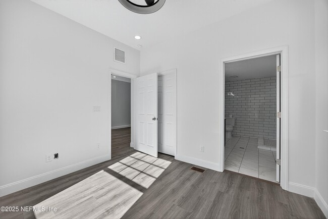 Building Photo - 2315 Park St