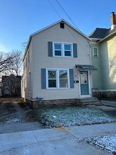 Primary Photo - 823 Cherry St