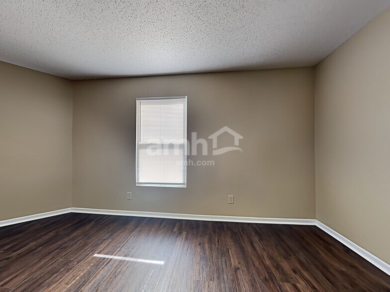 Building Photo - 1329 Central Park Dr