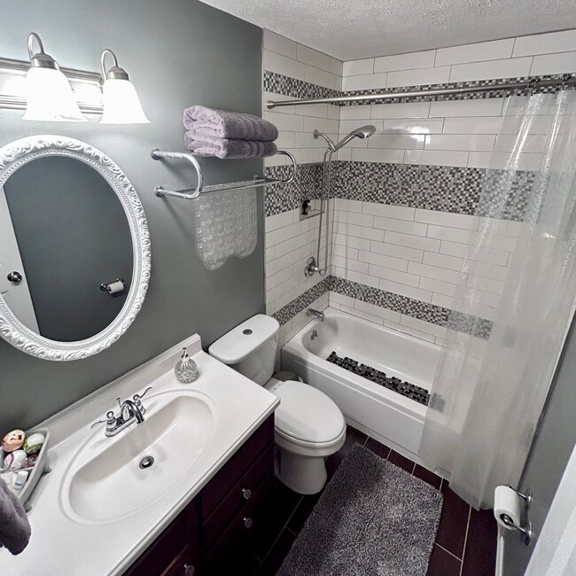 Bathroom 2 - 4501 N Deer Park Dr