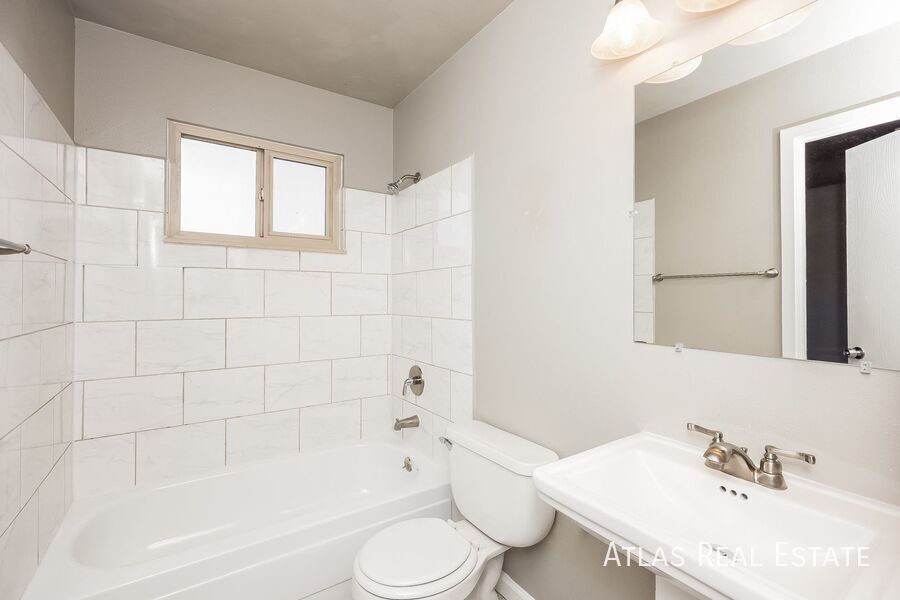 Building Photo - 2115 Bainbridge Rd