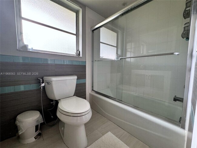 Building Photo - 901 W Cypress Ln