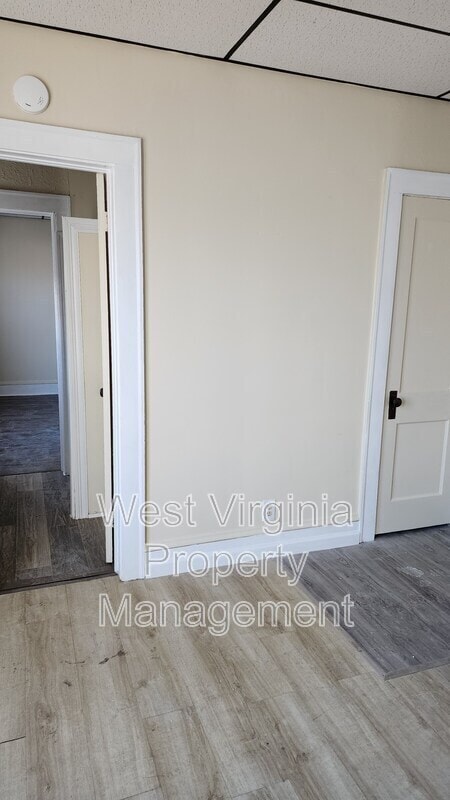 Building Photo - 415 Woodlawn Ave