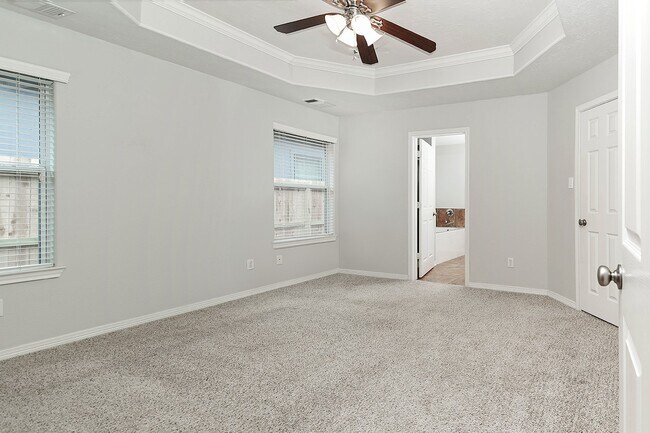 Building Photo - 10912 Redbird