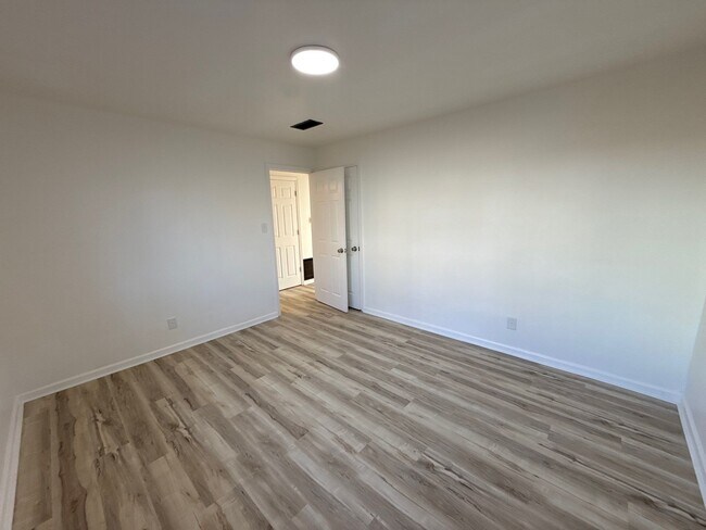 Building Photo - Kirkup Ave