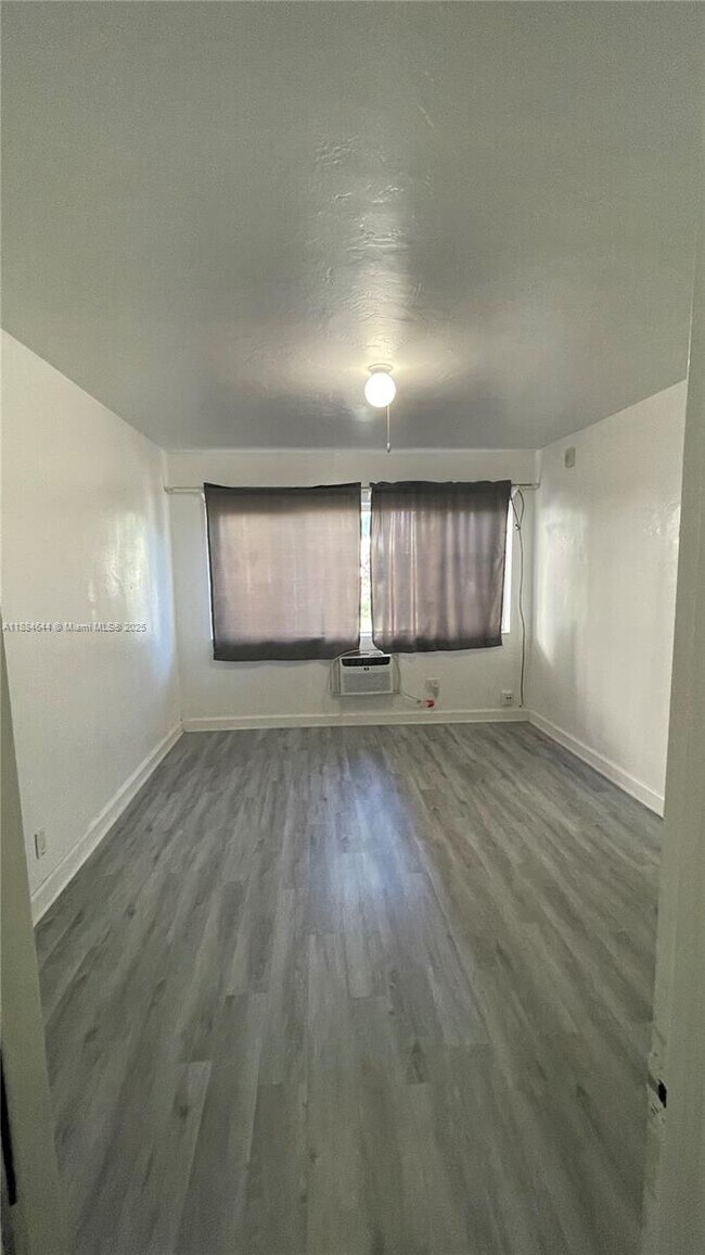 Building Photo - 320 86th St