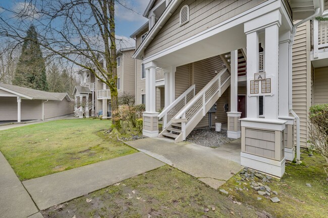 Building Photo - Bothell Top Floor Condo Available now!