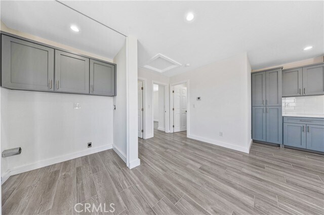 Building Photo - 5833 Glady St