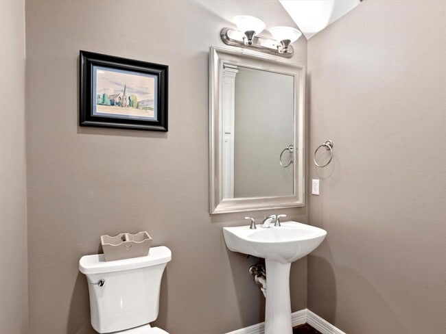 Building Photo - 625 Hartman St