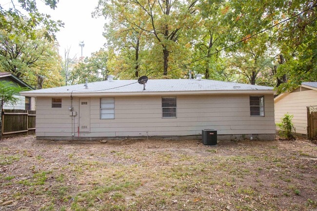 Building Photo - 10 Timber Ln