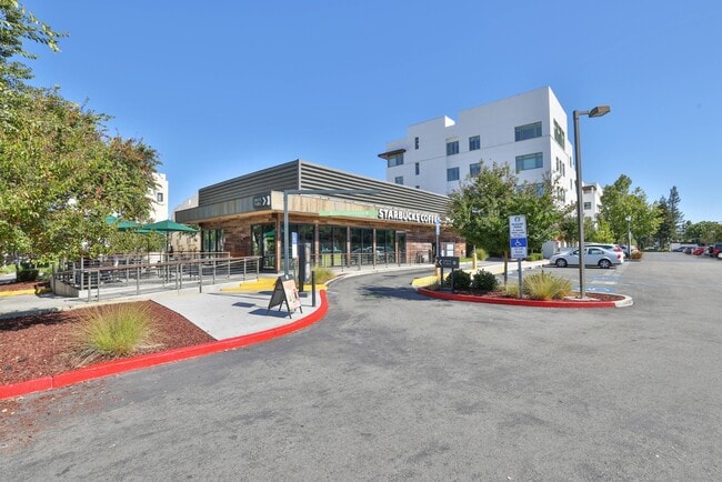 Building Photo - Modern 3-Bedroom Townhome with Rooftop Dec...