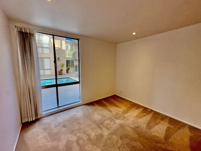 Building Photo - 1134 Alta Loma Rd