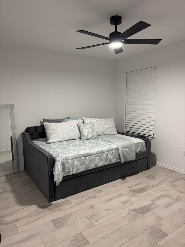 Building Photo - 4214 Gavilan Dr