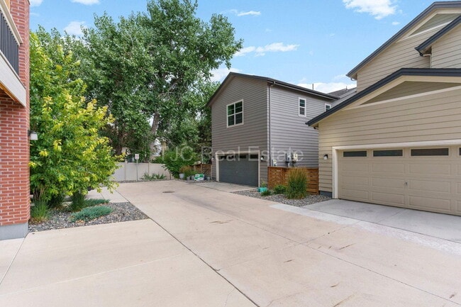 Building Photo - 8890 Yates Dr