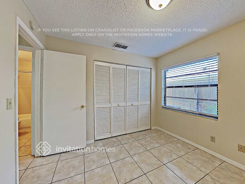Building Photo - 5473 Friarsway Dr