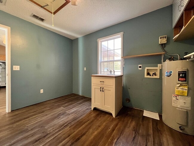 Building Photo - AVAILABLE MID-MARCH 2026! (One Pet Maximum)