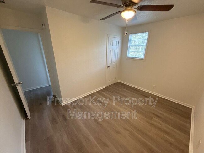 Building Photo - 4723 Harbin St