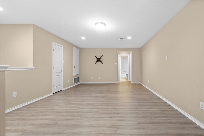 Building Photo - 14308 Lake Victor Dr