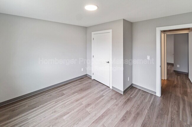 Building Photo - 1305 N Coach Dr