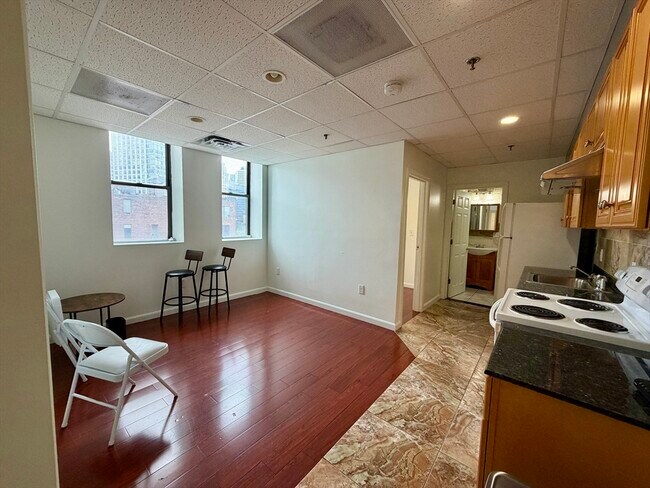 Building Photo - 72 Kneeland St