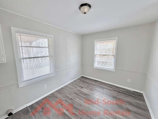 Building Photo - 1880 Willow Wood Ave