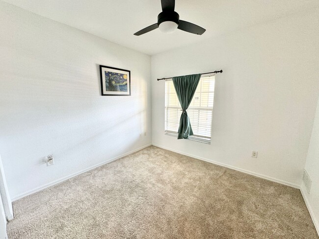 Building Photo - ** BOTANICAL PLACE ** 3 BED / 2 BATH - CON...