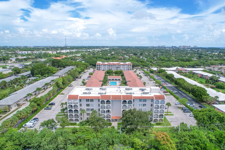 Building Photo - 250 NE 20th St