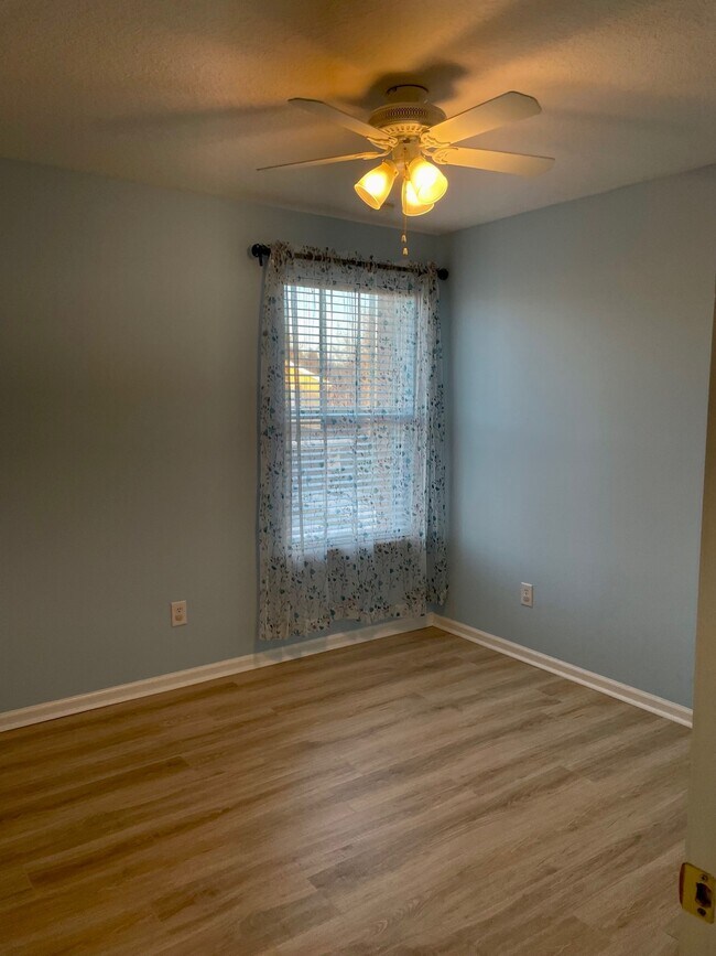 Building Photo - 300 Volterra Plz