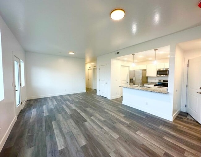 Building Photo - 1553 Clear Creek Dr