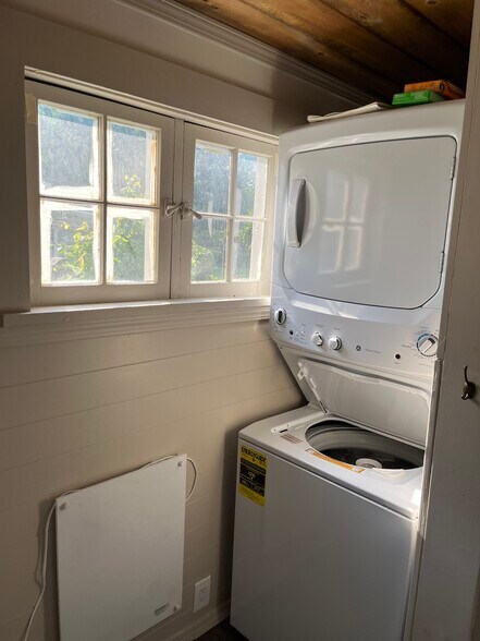 New wash dryer combo - 1400 Titus Ave