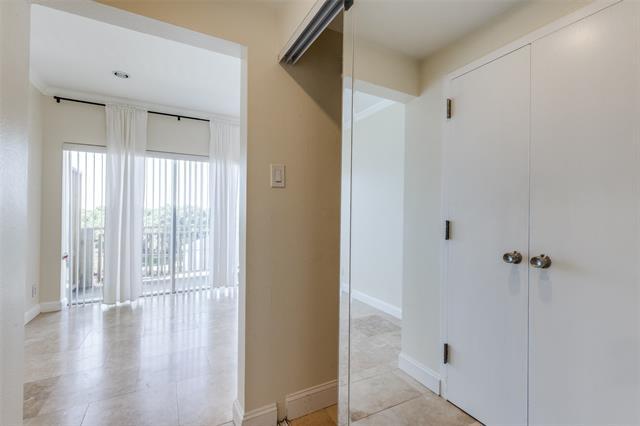 Building Photo - 6211 W Northwest Hwy