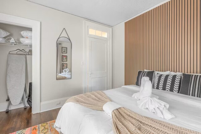 Building Photo - Contemporary Cove Duplex