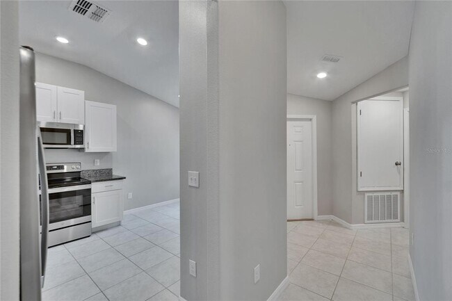 Building Photo - 14047 Weddington Ter