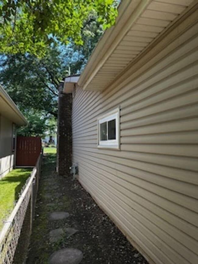Building Photo - Fully Remodeled Home!