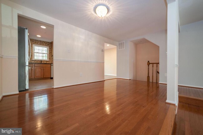 Building Photo - 5725 Walnut Wood Ln