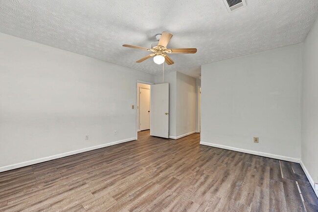 Building Photo - 2501 Riverchase Crossing NE