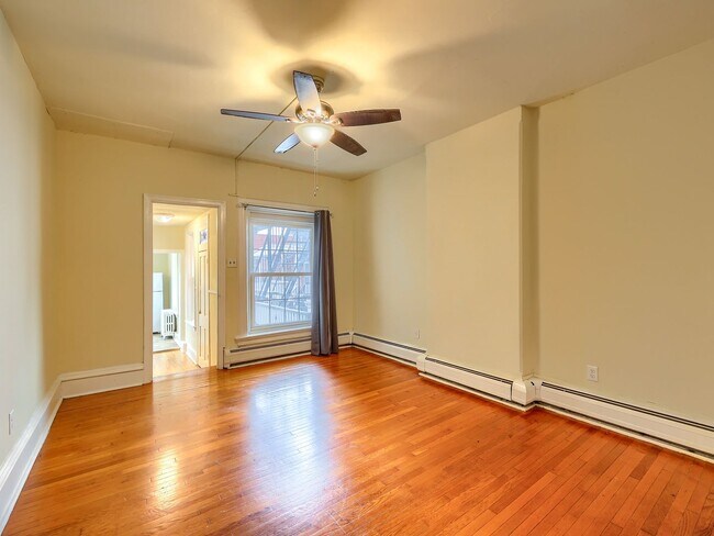 Building Photo - 211 Verbeke St