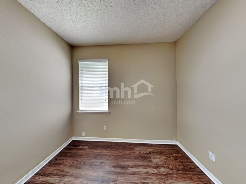 Building Photo - 1714 Cedar Lake Dr