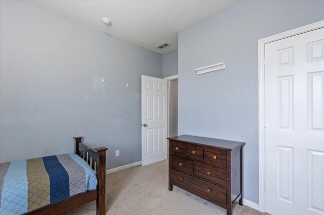 Building Photo - 3190 Coneflower Dr
