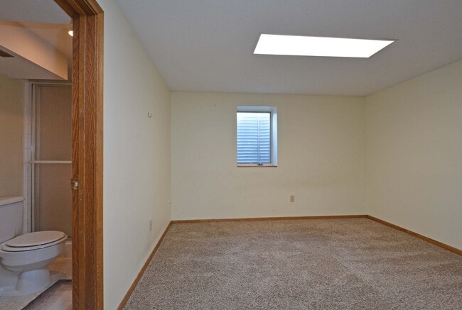 Building Photo - Spacious 3 bed, 2 bath rental in Bloomingt...