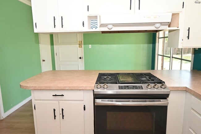 Building Photo - 1110 Rosemary Dr