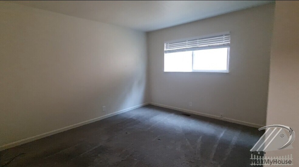 Building Photo - 420 Lewis Ln