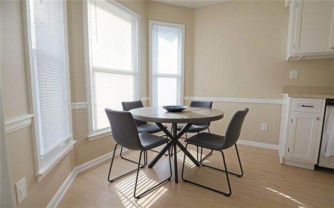 Building Photo - 1156 Magnolia Way SE