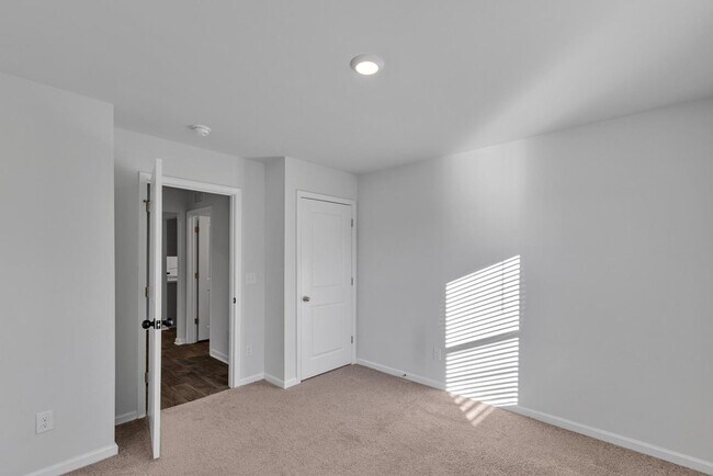 Building Photo - Holly Ridge House for Rent with Water View!