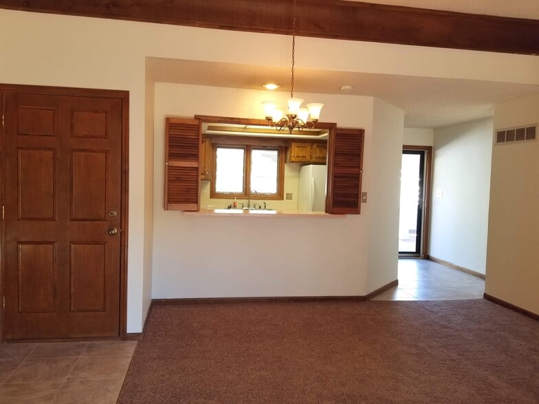 Main Living Room - view looking into kitchen - 3023 University Dr