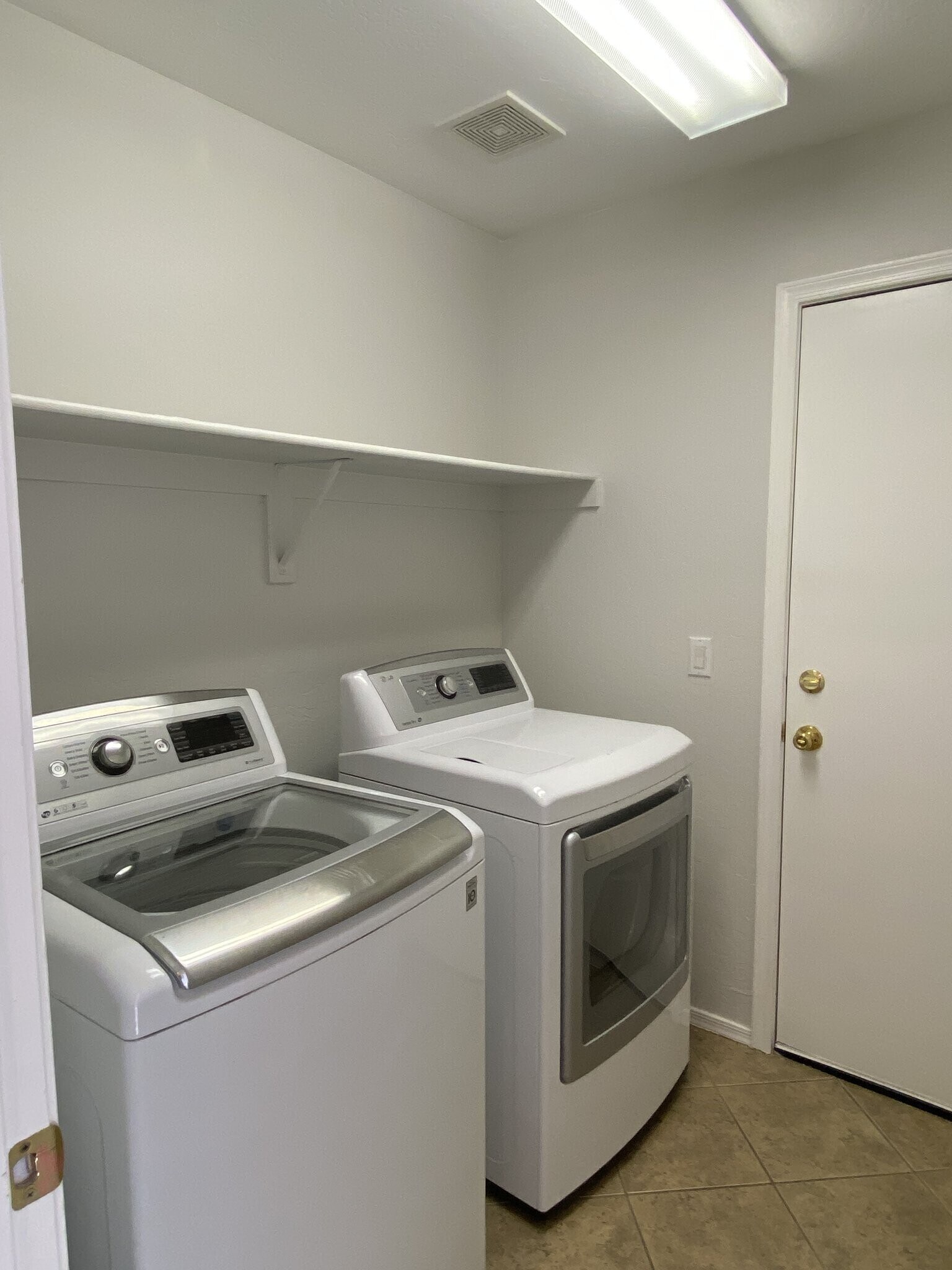 Building Photo - 45462 W Tulip Ln