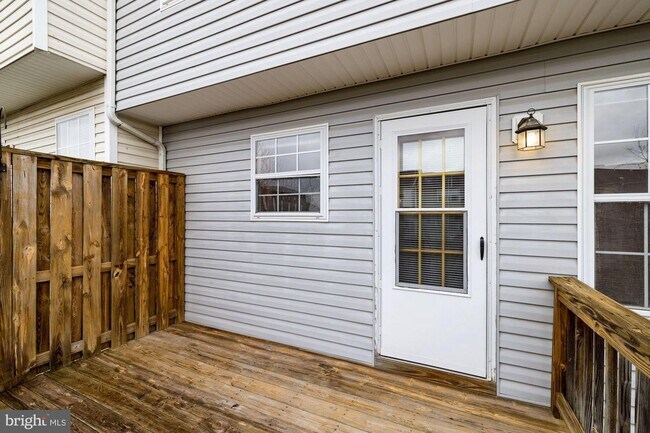 Building Photo - 321 Copperfield Ln