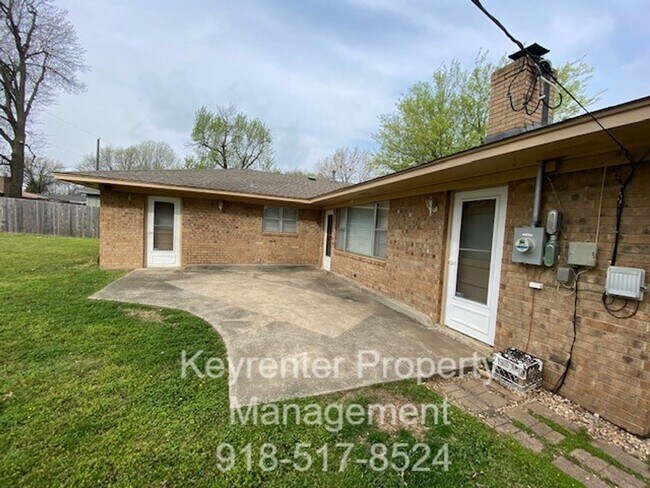 Building Photo - 3 Bed | 2 Full Bath | 31st & Memorial