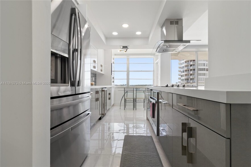 Building Photo - 18081 Biscayne Blvd
